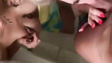 Pompino di due amiche italiane troie