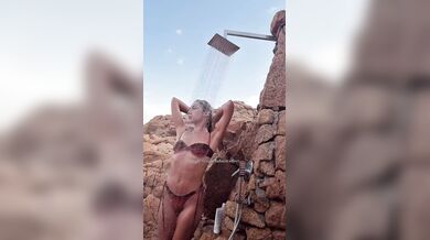 Soleil doccia in bikini