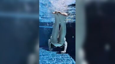 Asia Gianese sexy in vacanza