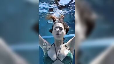 Asia Gianese sexy in vacanza