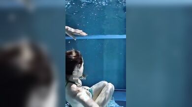 Asia Gianese sexy in vacanza