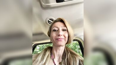 Il cazzo mi piace sentirlo in gola - Pompino in auto moglie italiana