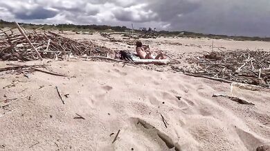 Incontro in spiaggia con guardone che mi scopa