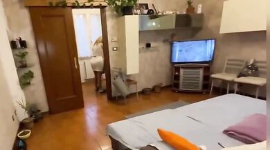 Mamma italiana fa sesso con amico di suo figlio e ingoia il suo sperma