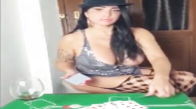 Strip poker Marika tettona napoletana