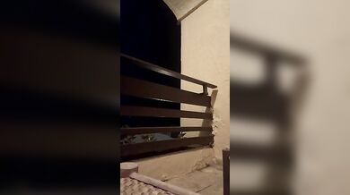 Diretta famosa italiana social scosciamento e strip tettona