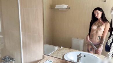 Scopata in bagno a pecorina e sborrata in faccia