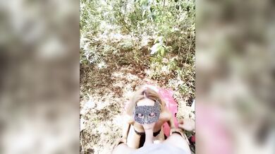 Coppia italiana fa sesso nel bosco