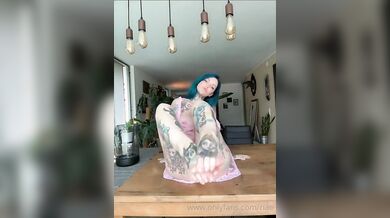 R1ae suicide tettona italiana