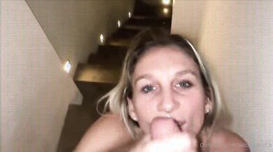 Pompino con scopata bionda sborrata in bocca
