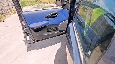 Pompino fuori dalla macchina Milf tettona italiana