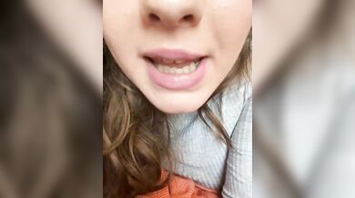 Camgirl italiana tettona in live