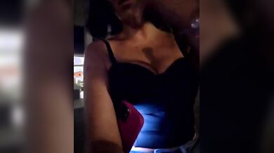 Mi masturbo davanti alla banca che ha la telecamera