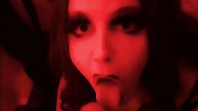 Due trans italiana spompinano insieme marocchino