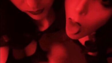 Due trans italiana spompinano insieme marocchino