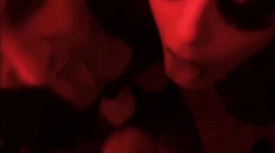 Due trans italiana spompinano insieme marocchino