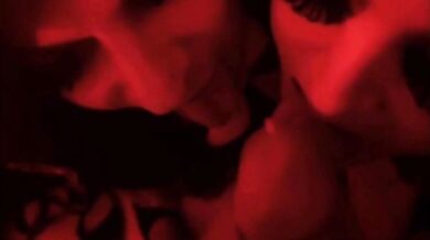 Due trans italiana spompinano insieme marocchino