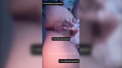 Alyssa biondina italiana si masturba