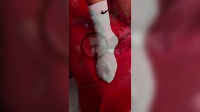 Milf italiana con grosse tette siliconate si masturba per un suo fan