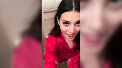 Porta in bagno il fidanzato per scoparlo