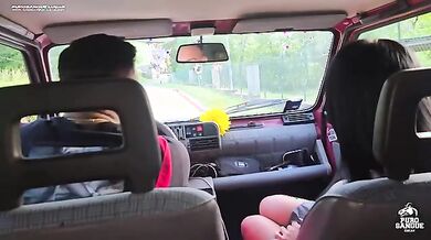 Al contadino non far sapere quanto è fica la turista con le pere