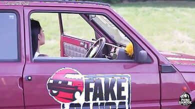 Al contadino non far sapere quanto è fica la turista con le pere