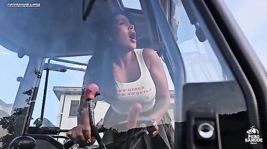 Al contadino non far sapere quanto è fica la turista con le pere