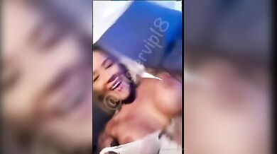 Lucy tettona si masturba