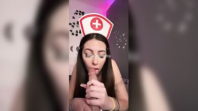 Luna spompina grosso dildo