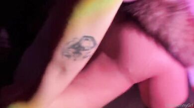 Micina scopata con plug anale