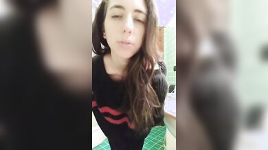 Morettina italiana con enormi tette naturali