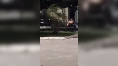 Pompino sulla panchina al parco