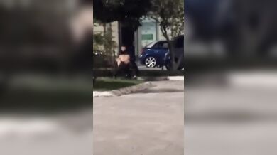 Pompino sulla panchina al parco