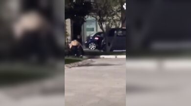 Pompino sulla panchina al parco