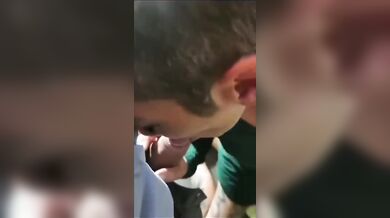 Guarda cornuto come mi entra bene nella fica