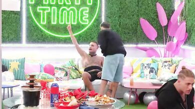 Jasmin scopata durante programma Tv