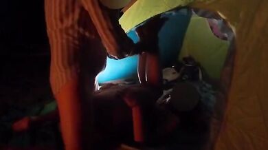 Moglie scopata in tenda da bull