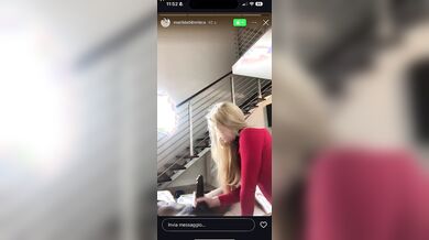 Biondina italiana sega cazzo nero nelle storie IG