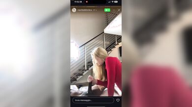 Biondina italiana sega cazzo nero nelle storie IG