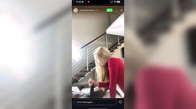 Biondina italiana sega cazzo nero nelle storie IG