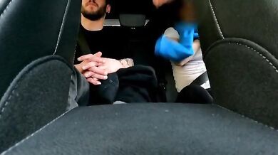 Moglie si scopa l'autostoppista