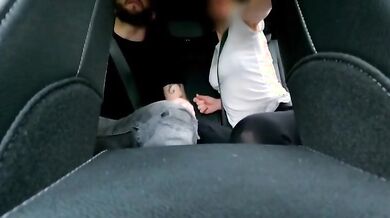 Moglie si scopa l'autostoppista