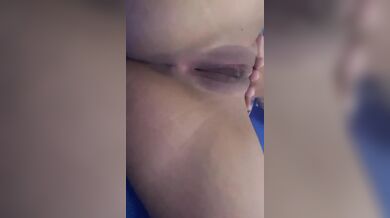 Ragazza 20 enne con bel culo si masturba