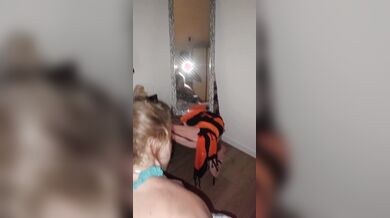 Moglie gode nel culo a novanta