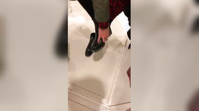 Milf fic italiana fa la troia nel camerino