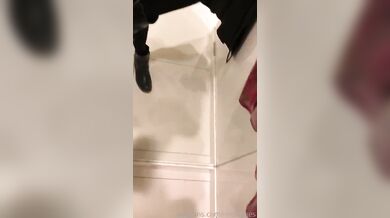 Milf fic italiana fa la troia nel camerino