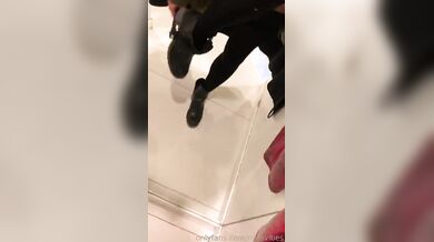 Milf fic italiana fa la troia nel camerino