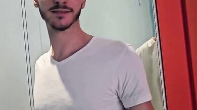 Milf bionda cornifica marito in hotel con massaggiatore