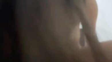 Fidanzata con belle tette a smorzacandela