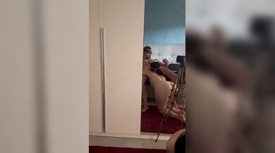 Moglie sarda fa un pompino bendata